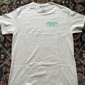Hidden ny 2018 green paisley tee